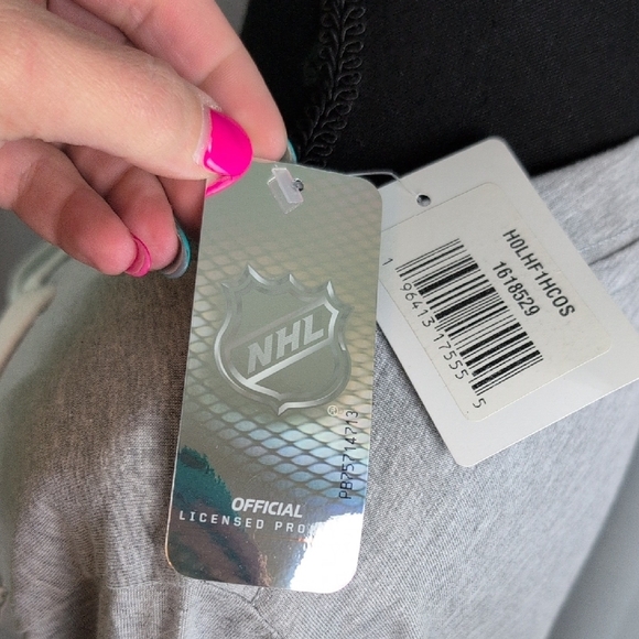 NHL Gray and Red Long‎ Sleeve Tee - Picture 4 of 8